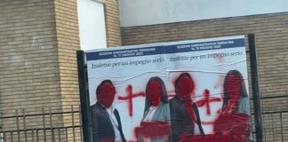 Terracina, imbrattati i manifesti elettorali di Caringi e Feudi