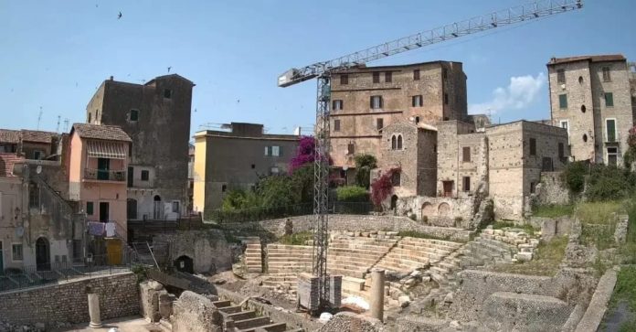 Terracina, visite serali gratuite a Teatro Romano e Capitolium