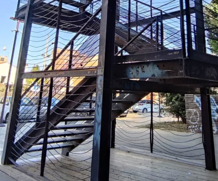 Cisterna, rimossa la pericolosa scala di Piazza Amedeo di Savoia