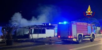 Gaeta, due stabilimenti balneari in fiamme nella notte