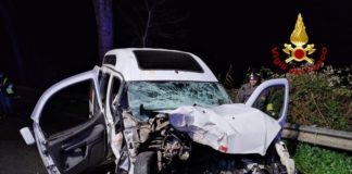 Sezze, auto contro albero sull’Appia: un ferito