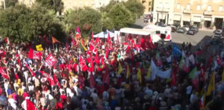 Latina, in migliaia in Piazza della Libertà per Satnam Singh