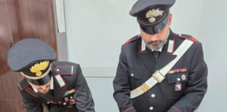 Fondi, trovato con coltello giapponese e tirapugni: denunciato ventenne