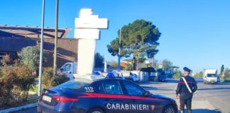 Terracina, ruba nell’alimentari e picchia le dipendenti: arrestata