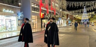 Latina, Carabinieri in alta uniforme e pattuglie a cavallo per le festività natalizie