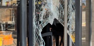 Rompono la vetrina e fuggono con l’incasso, colpo nella notte a Latina