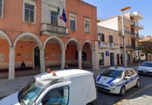 Cisterna, bimba di un anno sola in casa, denunciati i genitori