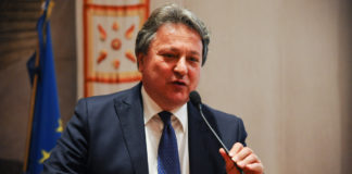 Fazzone propone la legalizzazione della prostituzione: torna l’ipotesi case chiuse