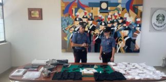 Aprilia, armi da guerra, esplosivi e oltre 4 kg di cocaina: due arresti