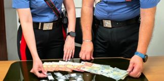 Fondi, spaccio in centro: arrestato un 32enne, segnalato il giovane acquirente