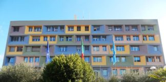 Aprilia, rogo in Comune: denunciati due minorenni, caccia al mandante