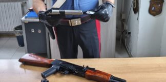 Pontinia, indiani in auto con un finto Kalashnikov e pistole senza tappo rosso
