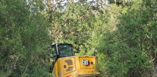 Escavatore rubato a Velletri, ritrovato in un bosco ad Aprilia