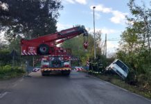 Furgone fuori strada su via del Piccarello, un morto e due feriti
