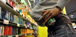 Ruba nel magazzino di un supermercato, denunciato un nigeriano