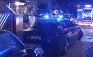 Terracina, tre cassonetti a fuoco in una zona condominiale: indagini in corso