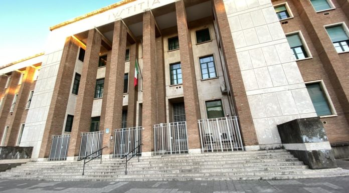Palpa 14enne ma nega davanti al giudice: confermati i domiciliari