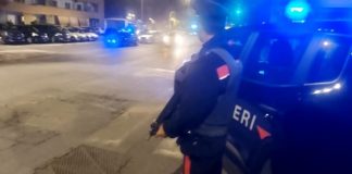 Latina: in bici con droga, coltelli e un martello: denunciati