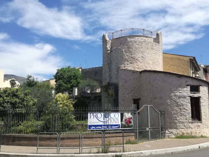 Torretta d'angolo sede della Pro Loco Fondi