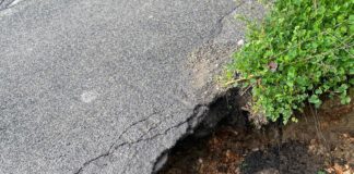 Buche nelle strade di Selciatella, il Comitato di quartiere:”Menomale la befana arriverà volando”