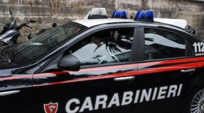Scauri, incendiata la serranda di una pizzeria: si indaga