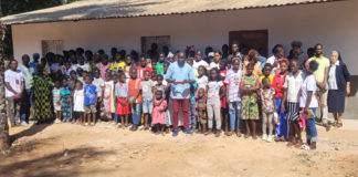 Cisterna, il dono di Maria Grazia a degli studenti della Guinea Bissau