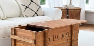 Gaeta, ruba vino champagne e mille euro: denunciato