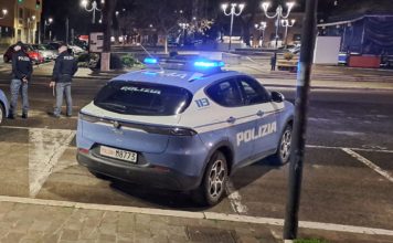 Aprilia, botte e insulti alla moglie davanti alla Polizia: arrestato