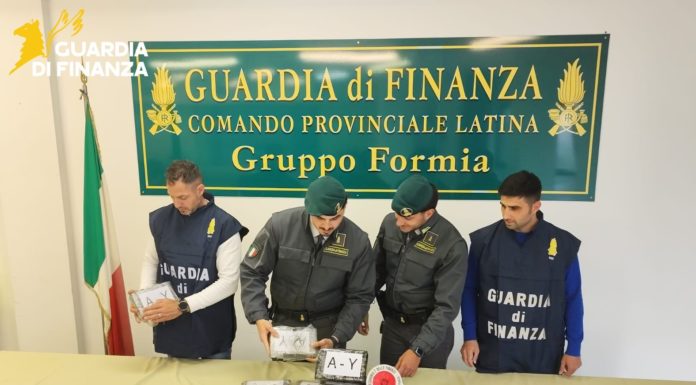 Sud pontino, in auto con oltre 17 kg di cocaina: donna arrestata