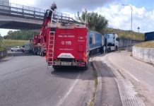Tir perde il rimorchio, chiuso lo svincolo con la Pontina in viale Le Corbusier