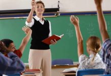 Studenti in calo e nessun taglio dei docenti: agitazione sospesa