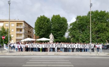Omicidio Salvagni: amici e familiari in sit-in davanti al Tribunale