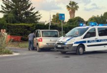 Scontro tra auto e moto sulla Litoranea, anziana elitrasportata a Roma