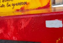 Cisterna, Le “panchine parlanti” senza voce, vandalizzati i QR code disegnati dai bambini