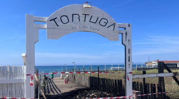 Incendio al Tortuga Beach, gli investigatori: rogo di natura dolosa