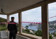 Ponza, soprelevazione abusiva in zona vincolata: una denuncia