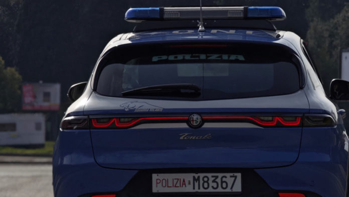Polizia di Stato foto generica di volante