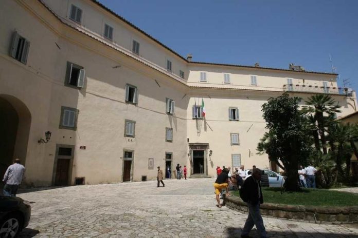 WCENTER 0WMFBJRFME - ( Agenzia Pirazzi - COMUNE CIRCEO1.JPG )