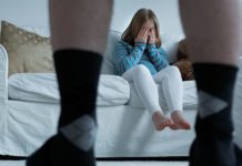 Cisterna, ai domiciliari un 52enne: è indiziato di corruzione di minorenne