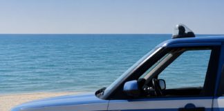 “Ti sei scottato”, poi palpeggia il minore nelle parti intime: 79enne arrestato