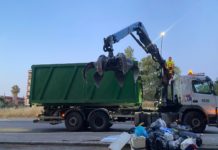 Abbandono rifiuti, dalla pulizia straordinaria all’alba alle multe
