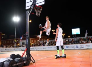 Gli Space Jumpers riconquistano Piazza del Popolo: il dunk show è un successo