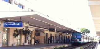Dieci ordigni sotto la Roma-Napoli a Formia, stop ai treni e maxi bonifica