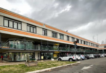 SUV si schianta contro il porticato del Morbella
