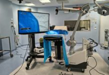 Un nuovo microscopio digitale per gli interventi del Goretti