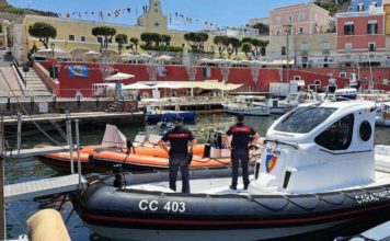 Ponza, tragedia sfiorata in mare: famiglia salvata dai carabinieri