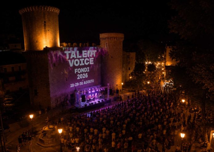 Talent Voice Fondi - evento 28 29 30 agosto 2026 Castello Caetani di notte