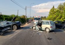 Carambola tra tre auto in strada Chiesuola, cinque feriti