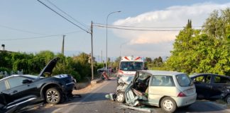 Carambola tra tre auto in strada Chiesuola, cinque feriti