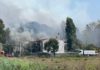Incendio minaccia il residence di fortuna all’ex Bamboo, paura al lido di Latina